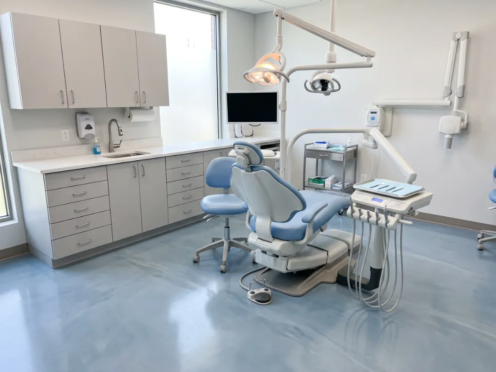 Dental operatory with a seamless light blue-gray epoxy floor
